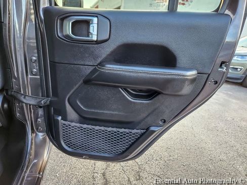 Used 2025 Jeep Wrangler Unlimited Sahara w/ Safety Group AWD/4WD image 22