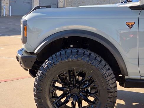 Used 2023 Ford Bronco Badlands AWD/4WD image 5