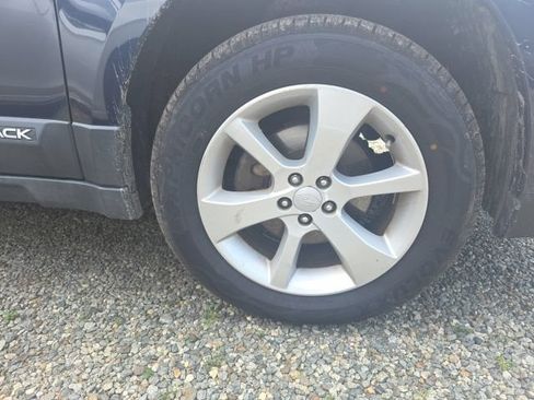 Used 2013 Subaru Outback 2.5i Premium w/ All-Weather Pkg AWD/4WD image 4