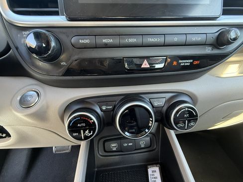 Used 2025 Hyundai Venue SEL FWD image 13