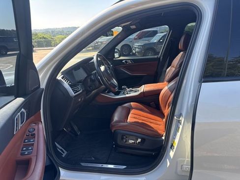 Used 2019 BMW X5 xDrive50i w/ M Sport Package AWD/4WD image 8