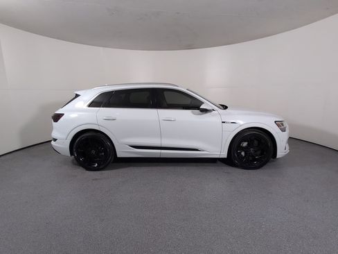 Certified 2021 Audi e-tron Premium Plus w/ Premium Plus Package image 40