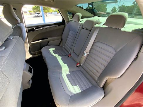 Used 2017 Ford Fusion SE w/ Fusion SE Technology Package FWD image 21