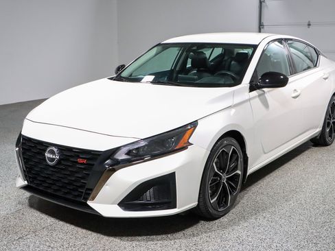 Used 2023 Nissan Altima 2.5 SR FWD image 27