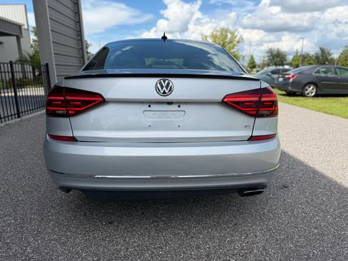 Used 2018 Volkswagen Passat 3.6 FWD image 8