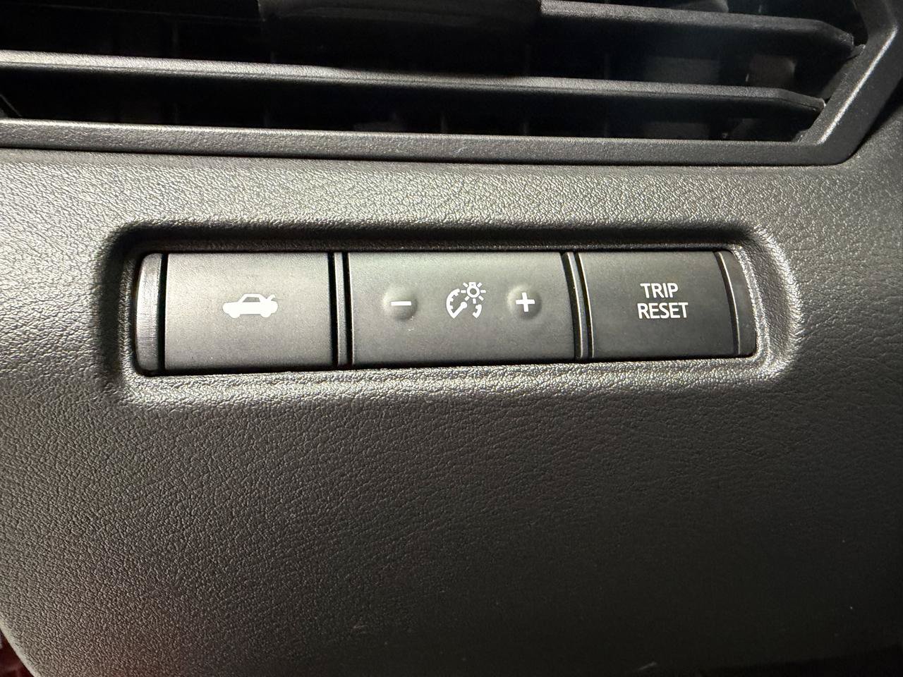 Used 2024 Nissan Altima 2.5 SR FWD image 20