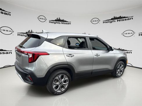 Used 2024 Kia Seltos LX AWD/4WD image 6