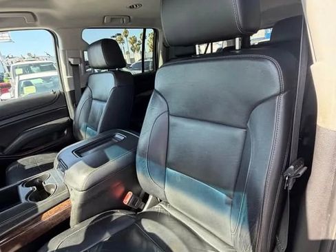 Used 2018 Chevrolet Suburban LT RWD image 7