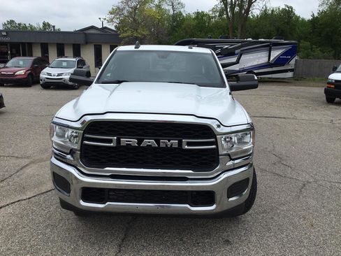 Used 2022 RAM 2500 Tradesman w/ Chrome Appearance Group AWD/4WD image 5