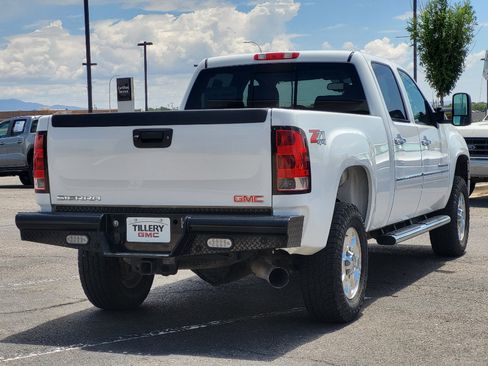 Used 2014 GMC Sierra 2500 Denali w/ Suspension Package, Off-Road AWD/4WD image 4