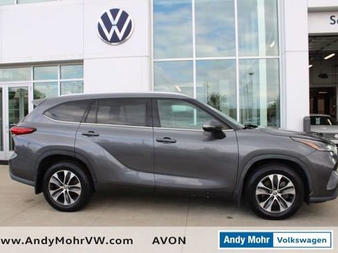 Used 2021 Toyota Highlander XLE AWD/4WD image 7