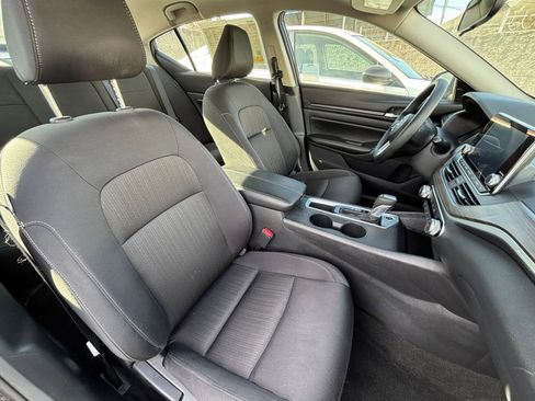 Used 2025 Nissan Altima 2.5 SV image 38