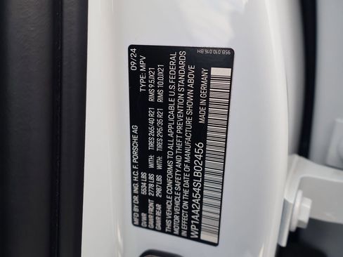 Certified 2025 Porsche Macan image 28