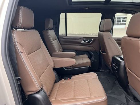 Used 2024 Chevrolet Suburban High Country image 40