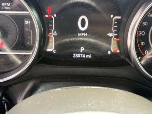 Used 2023 Jeep Gladiator Sport AWD/4WD image 4