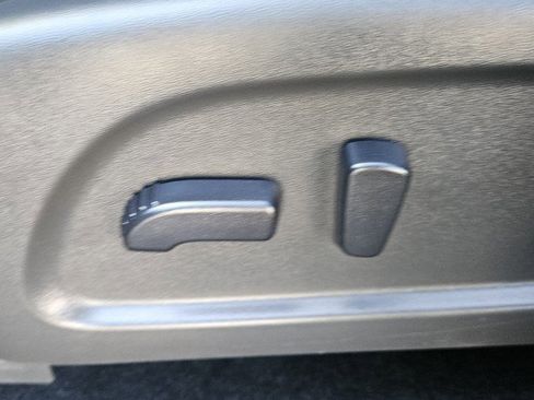 Used 2020 Nissan Pathfinder SV image 12