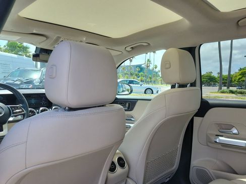 Certified 2022 Mercedes-Benz GLB 250 image 12