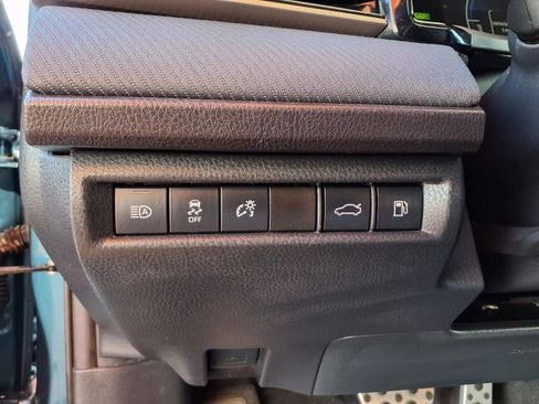 Used 2025 Toyota Camry SE FWD image 17