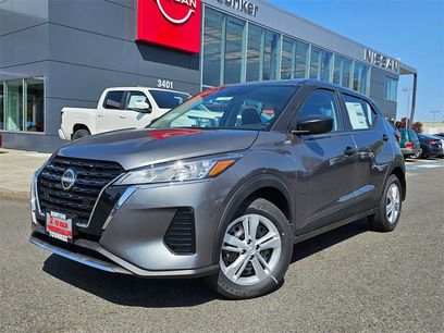 New 2025 Nissan Kicks Play S