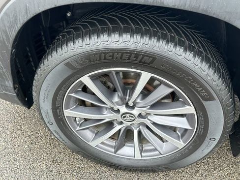 Used 2019 Toyota Highlander XLE image 8