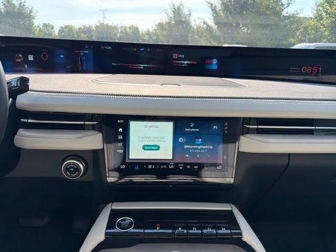 New 2026 Lincoln Navigator Premiere AWD/4WD image 18