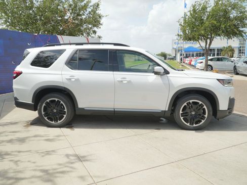 New 2026 Honda Pilot image 4
