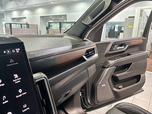 Used 2025 GMC Yukon XL Denali AWD/4WD image 25