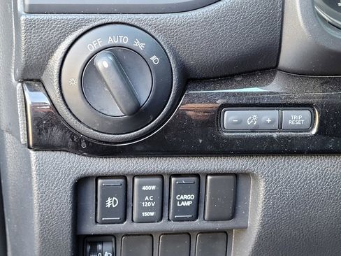 Used 2019 Nissan Titan SL w/ Midnight Edition image 9