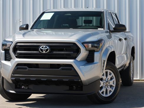 Used 2024 Toyota Tacoma SR image 3
