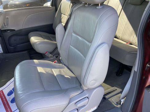 Used 2016 Toyota Sienna XLE FWD image 16