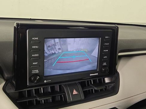 Used 2021 Toyota RAV4 XLE image 18