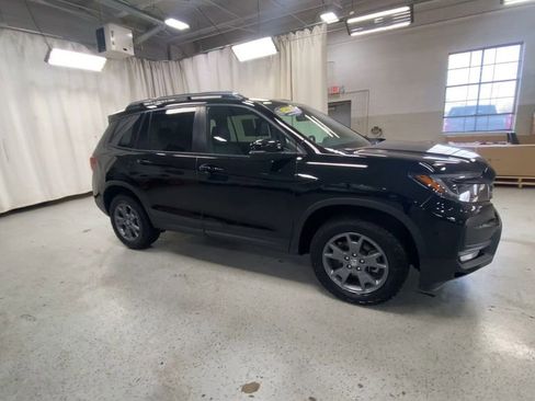 Used 2025 Honda Passport TrailSport image 3