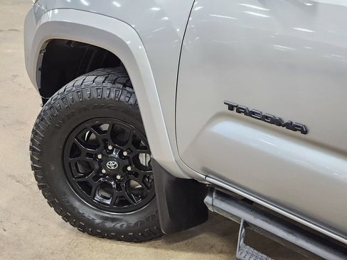 Used 2022 Toyota Tacoma SR5 RWD image 23