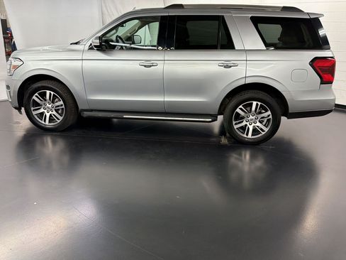 Used 2023 Ford Expedition Limited AWD/4WD image 2
