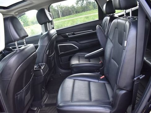 Certified 2023 Kia Telluride S w/ S Sunroof Package AWD/4WD image 19