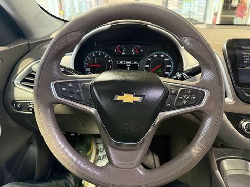 Used 2021 Chevrolet Malibu LS FWD image 9