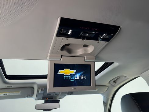 Used 2015 Chevrolet Suburban LTZ RWD image 39