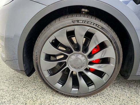 Used 2023 Tesla Model Y Performance AWD/4WD image 9