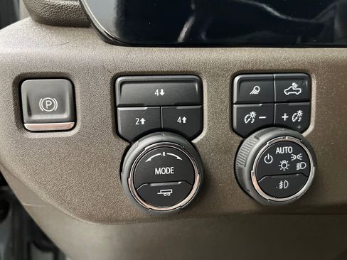 Used 2024 Chevrolet Silverado 2500 LT image 38