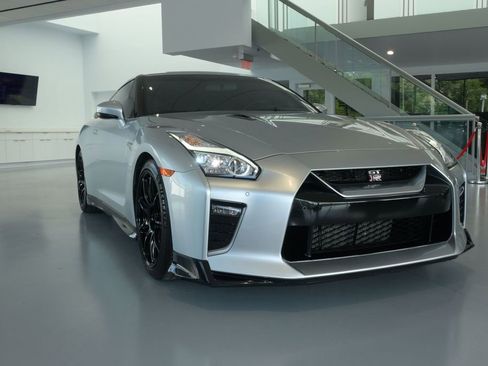 Used 2023 Nissan GT-R Premium w/ Floor Mat Package AWD/4WD image 1