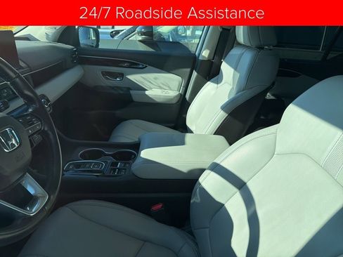 Used 2023 Honda Pilot Touring image 5