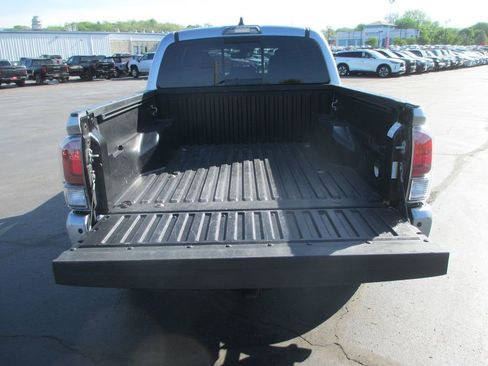 Used 2023 Toyota Tacoma TRD Off-Road w/ TRD Premium Off Road Package image 9