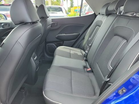 Used 2025 Hyundai Venue Limited FWD image 7