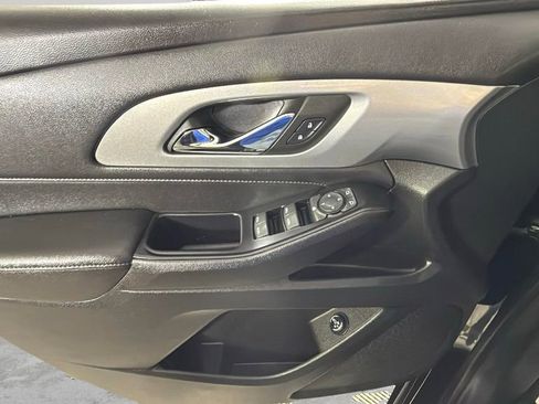 Used 2023 Chevrolet Traverse LT image 23