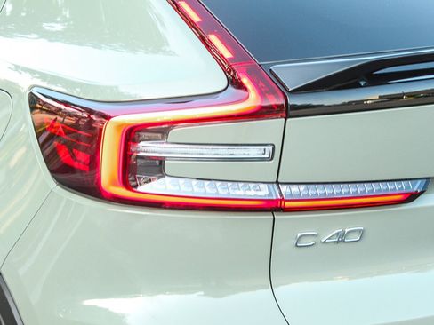 Used 2023 Volvo C40 P8 Recharge Plus w/ Protection Package Premier AWD/4WD image 9