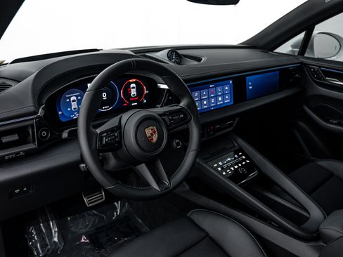 Certified 2025 Porsche Macan 4S Electric AWD/4WD image 15