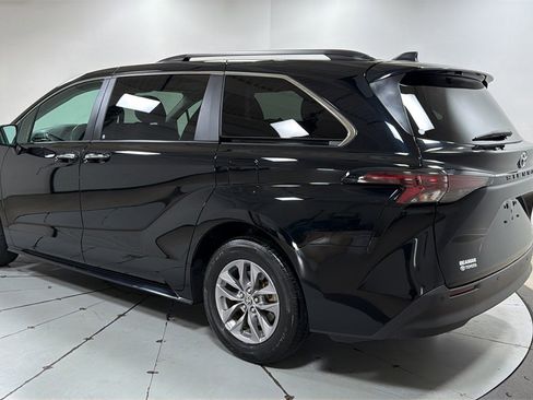 Used 2024 Toyota Sienna XLE image 7