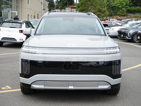 New 2026 Hyundai Ioniq 9 Limited image 2
