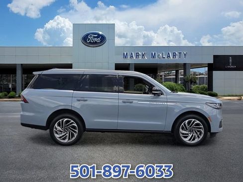 Certified 2025 Lincoln Navigator Reserve AWD/4WD image 6