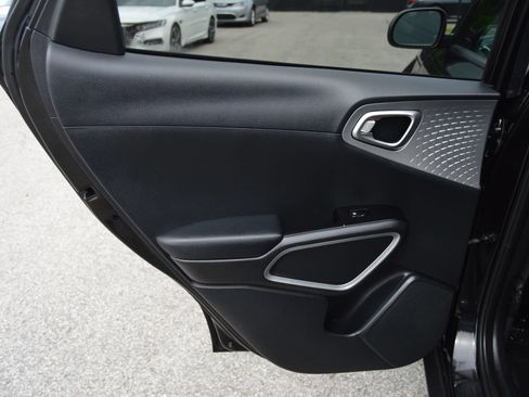 Used 2020 Kia Soul LX FWD image 19